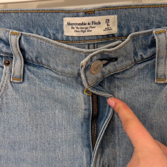 Abercrombie & Fitch The ‘70s Vintage Flare Ultra High Rise Jeans - Picture 4 of 5